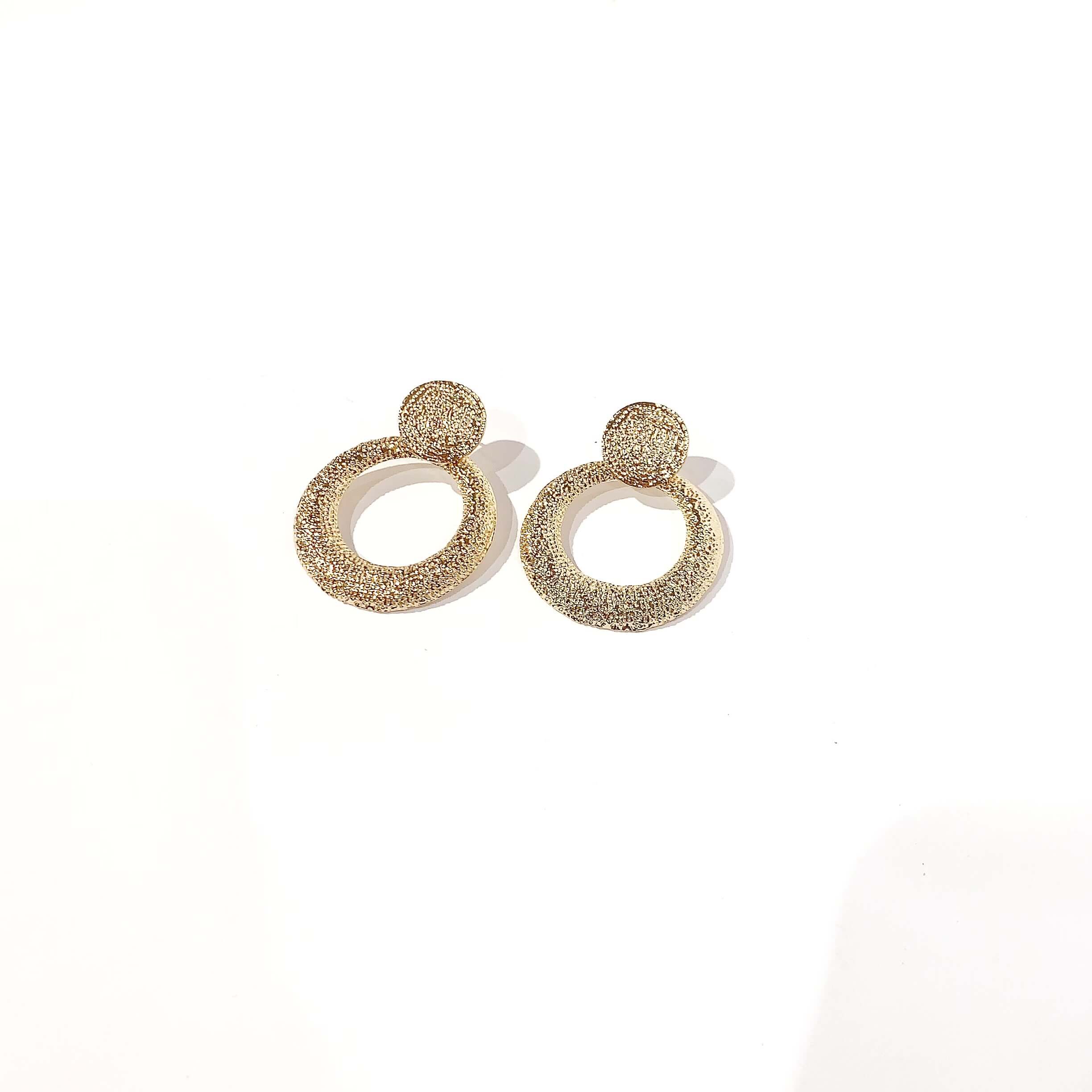 Pendientes forma redondo con aro