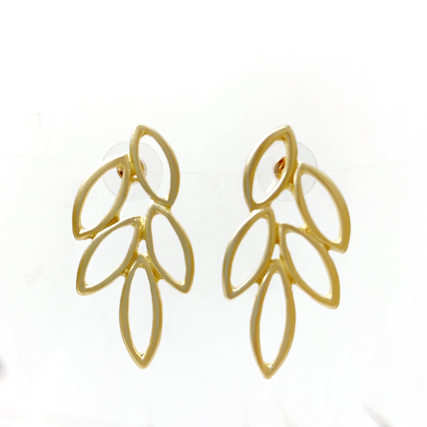 Pendientes metal forma hojas