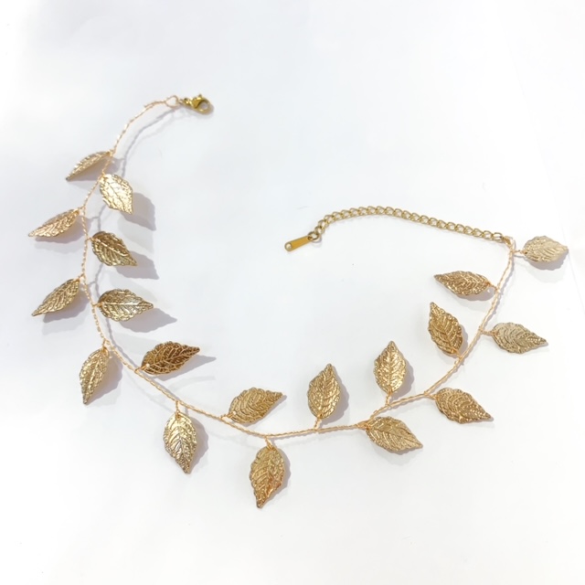 Collar choker forma hojas