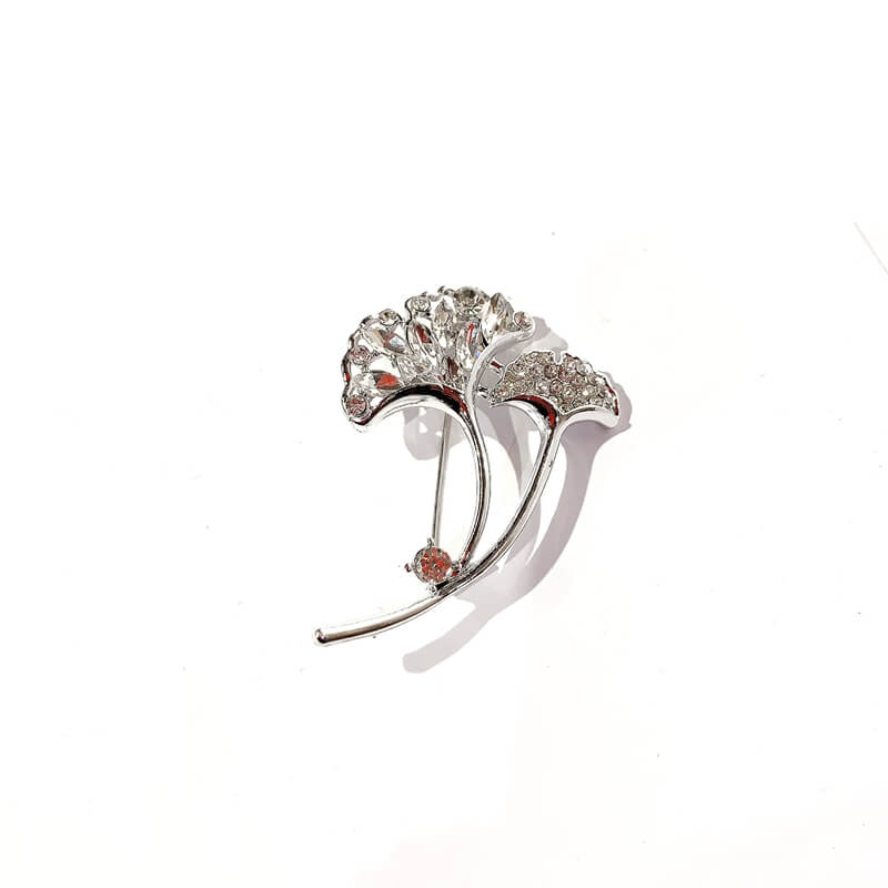 Broche cristal forma hojas.