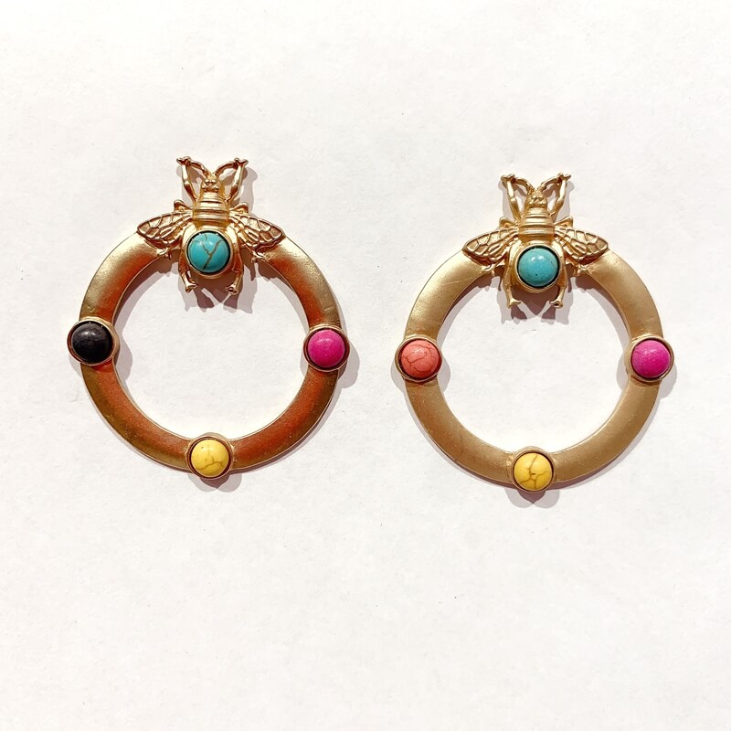 Pendientes metal forma aro con abejo