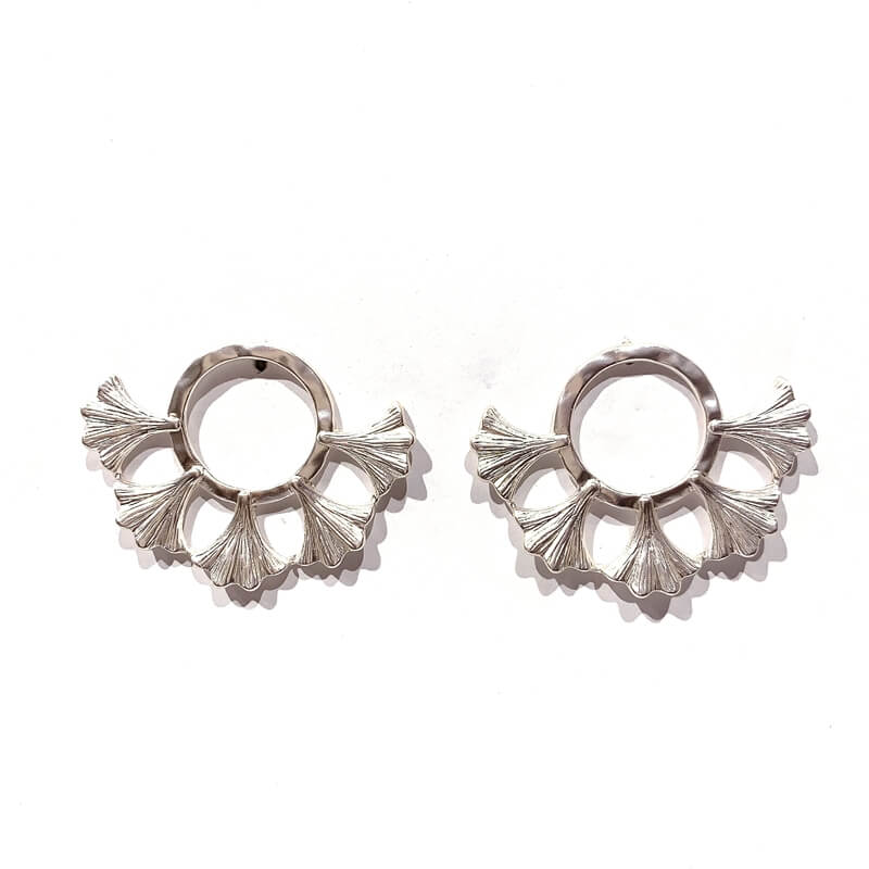 Pendientes metal forma aro con hoja