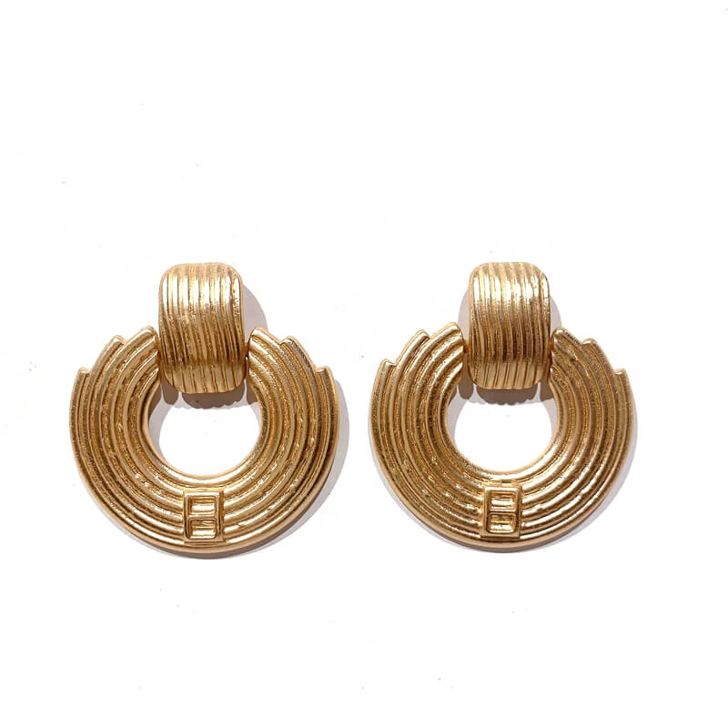 Pendientes metal largo forma oro