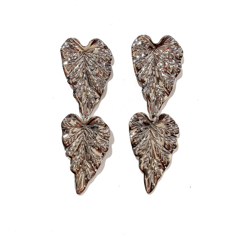 Pendientes metal largo forma corazon
