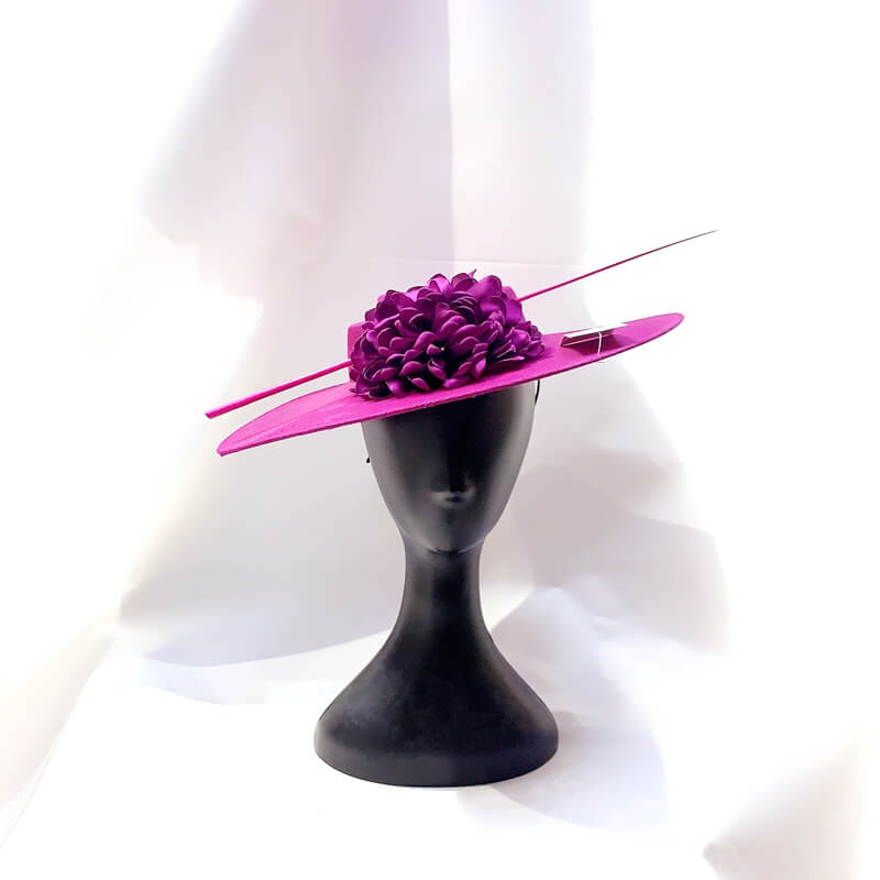 Tocado pamela mediana con un flor