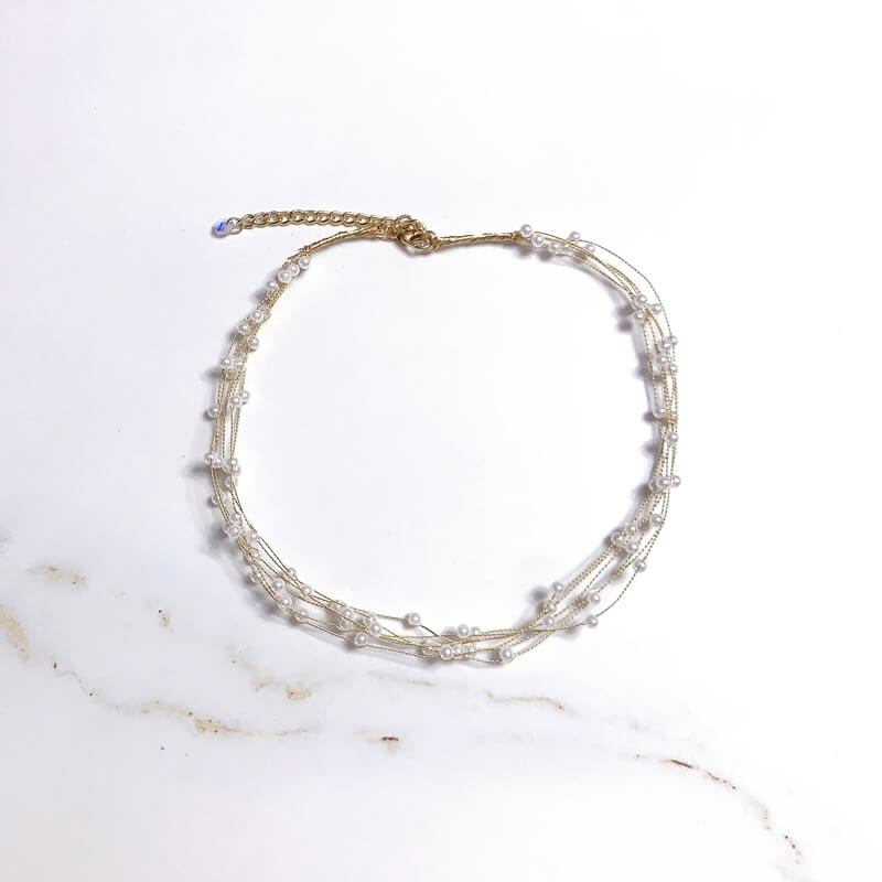 Collar corto de bronce con perla