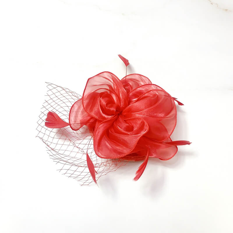 Tocado con flor de tela