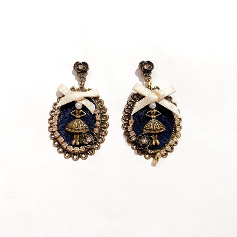 Pendientes vintage con niña
