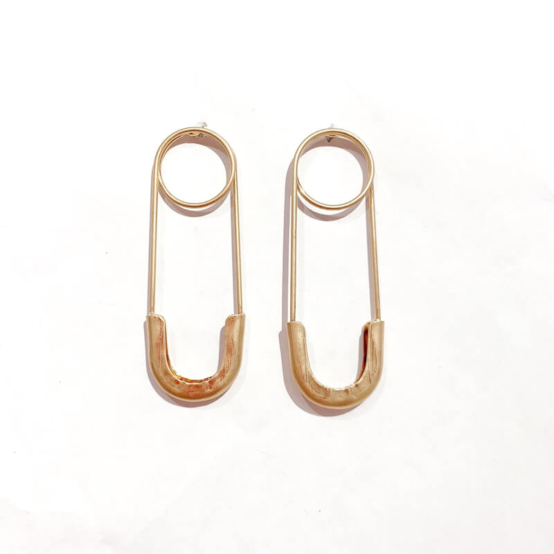 Pendientes metal forma alfiler