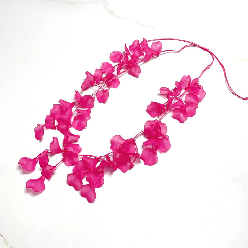 Collar cuerda con hojas